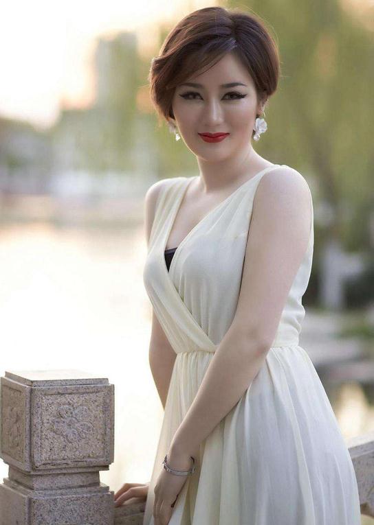 {賭馬}(女人魅力和气质的句子服装)